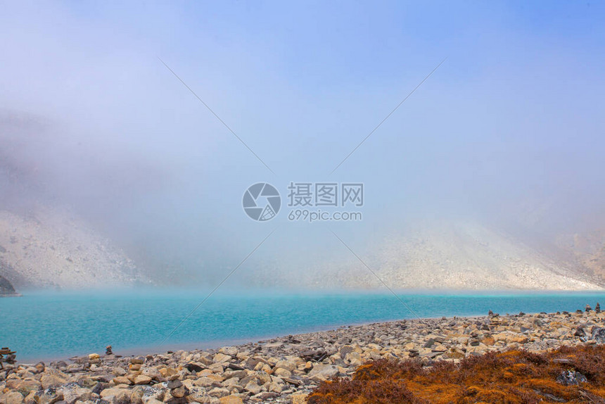 尼泊尔高京湖地貌景观图片