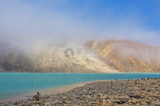 尼泊尔高京湖地貌景观图片