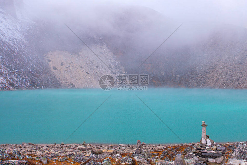 尼泊尔高京湖地貌景观图片