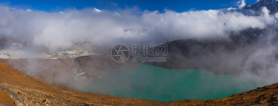 尼泊尔高京湖地貌景观图片