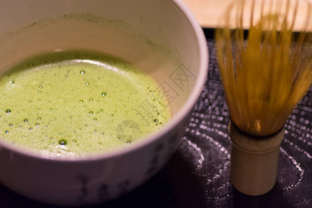 日本抹茶粉的仪式准备和展示日本文化的图片