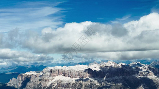 意大利阿尔卑斯山的马图片