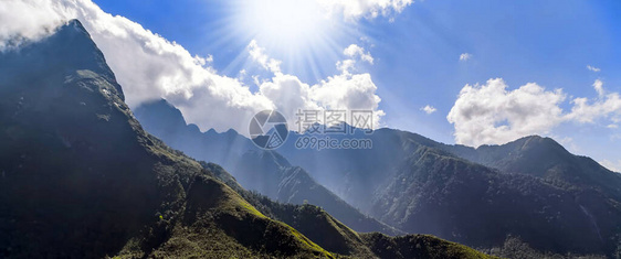 番西邦山位于越南沙巴西南图片