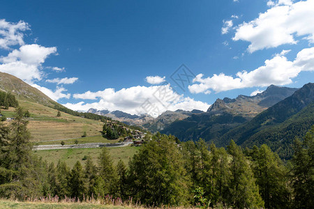 从Aosta山谷的Antagnod到意大利的图片