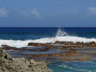 在北马里亚纳群岛罗塔著名的游泳洞图片