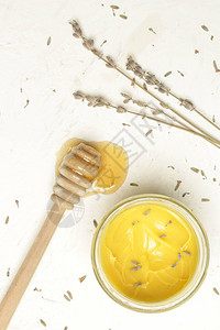 用于敏感皮肤的含盐和蜂蜜天然润滑剂自背景图片