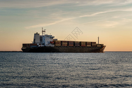全球航运和全球业务集装箱船安全图片