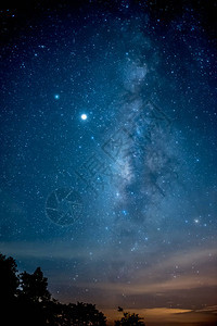 夜空中的银河系颜色和美丽的银河系图片