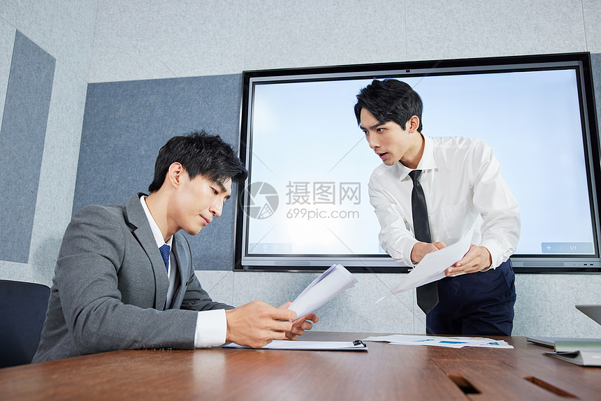 企业领导批评男员工高清图片下载-正版图片506947668-摄图网