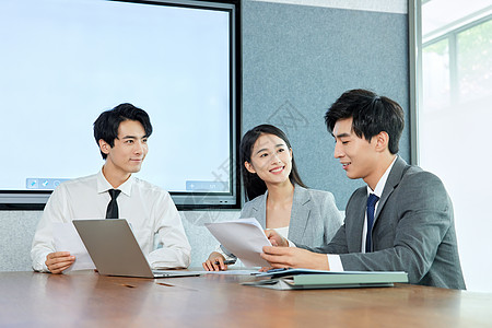 企业?青年职场白领会议室开会讨论背景