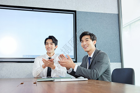 【精】会议室里的商务男性形象图片