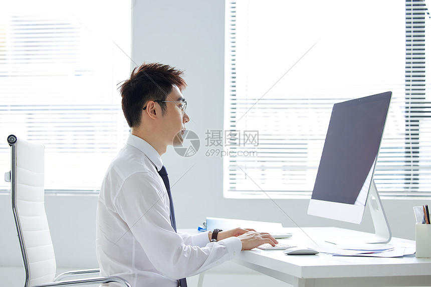 商务男士工作办公高清图片下载-正版图片506948094-摄图网