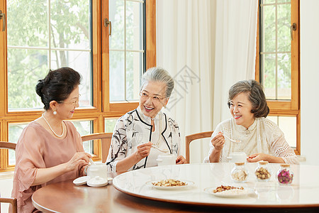 老年闺蜜聚会聊天图片