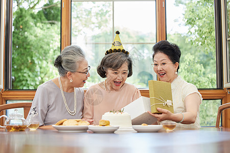 老年人生日聚会赠送礼物图片