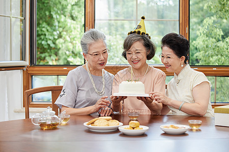 老人生日聚会庆祝图片