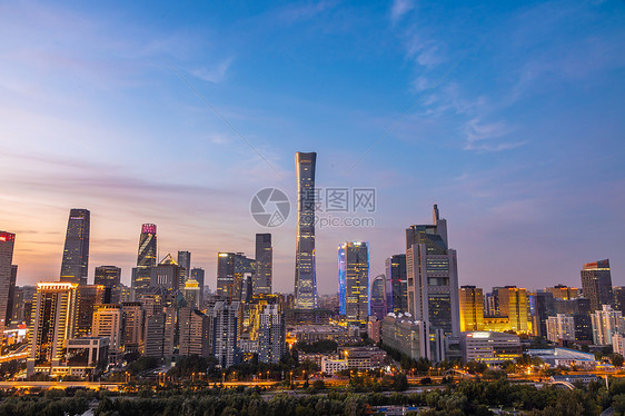 北京国贸cbd夜景中国尊图片