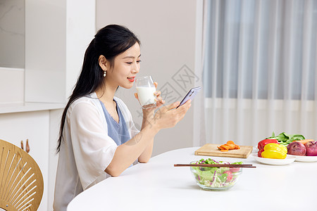 青年待产孕妇健康饮食生活图片