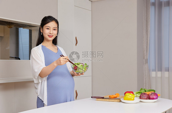 居家青年孕妇健康饮食图片
