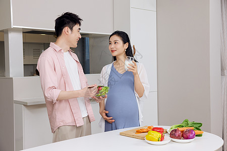 怀孕的青年夫妻健康饮食图片