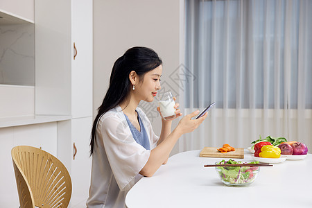 怀孕美女居家健康饮食图片