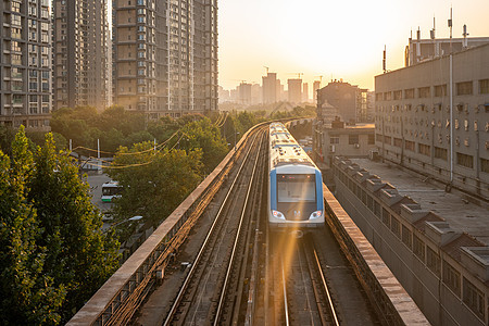 武汉硚口路轻轨落日夕阳图片