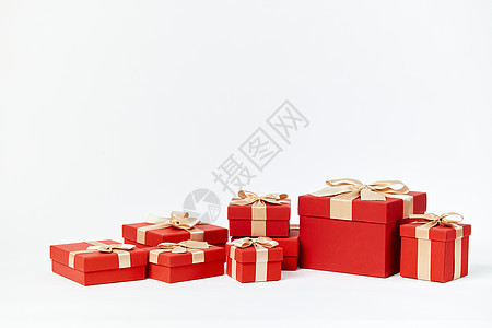 白色背景上的新年礼物盒背景图片
