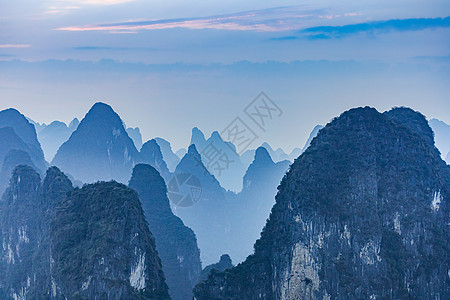 水墨桂林山水初秋的广西桂林漓江山水风光背景