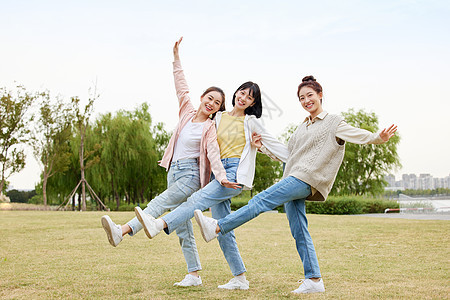 青春活力女大学生图片