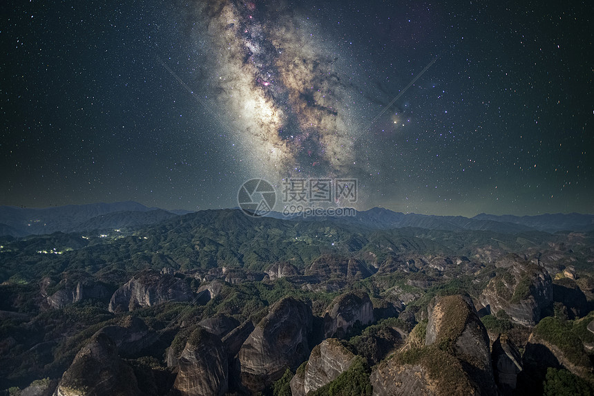 桂林丹霞地貌星空银河图片