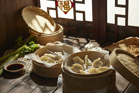 蒸笼里的传统水饺图片