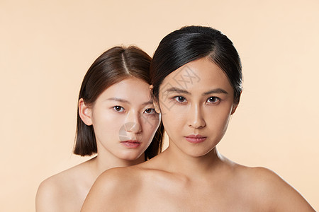 肤色不同的年轻女性护肤概念背景图片