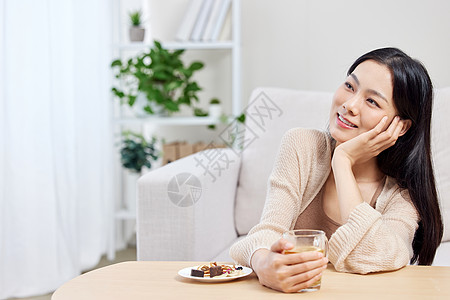 女性秋冬居家休闲生活图片