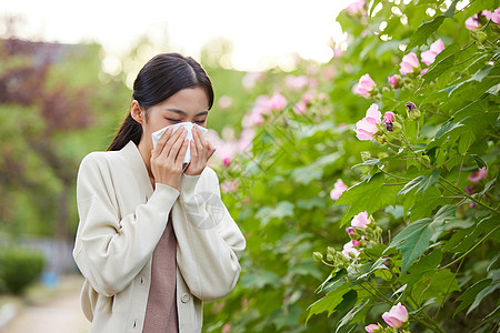 春季流感户外鼻炎过敏打喷嚏的女性背景