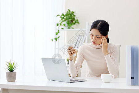 职场女性生病头晕图片