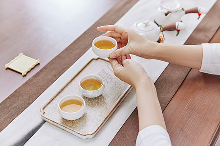 端茶倒水女性端茶手部特写背景