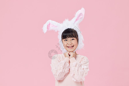带着兔耳朵的可爱女孩背景图片