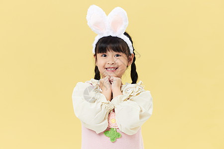 带兔耳朵的小女孩形象图片