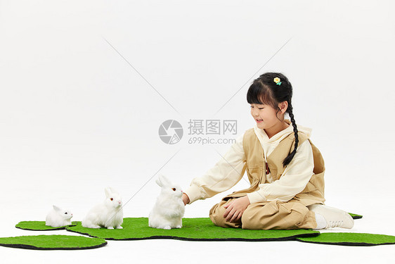 小女孩和小兔子互动图片