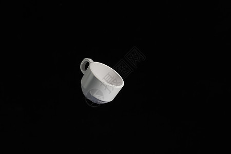 悬浮的咖啡杯图片