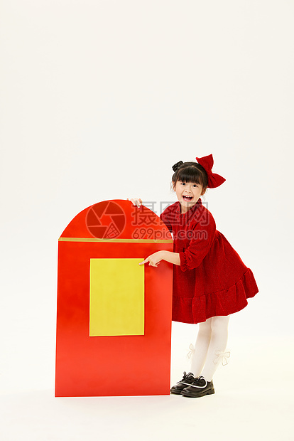 可爱女孩与新年大红包图片