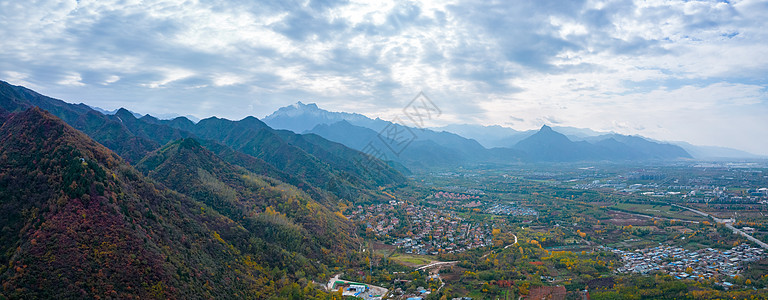 航拍秦岭脚下的古观音禅寺秋季风光背景图片