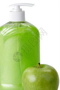一个肥皂泵绿色苹果和肥皂分离图片