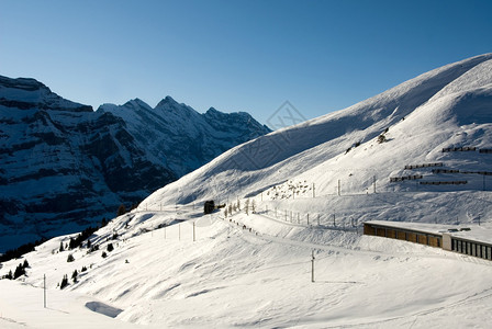 KleineScheidegg在瑞士阿尔卑斯山图片