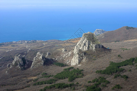 从高地看海岸和岩石图片