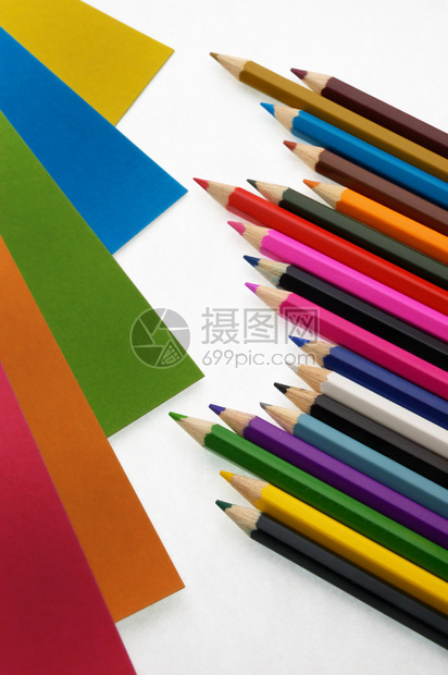 彩色铅笔和彩色纸板图片