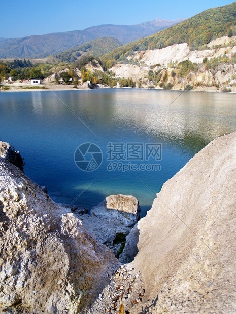 斯洛伐克夏季苏托沃湖的景色图片