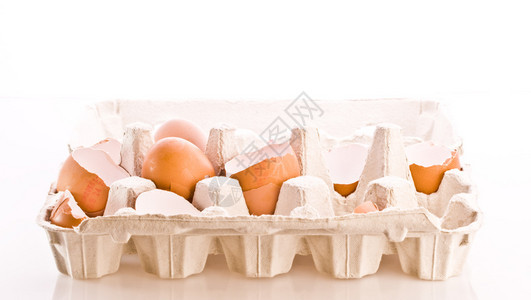 箱中蛋壳背景图片