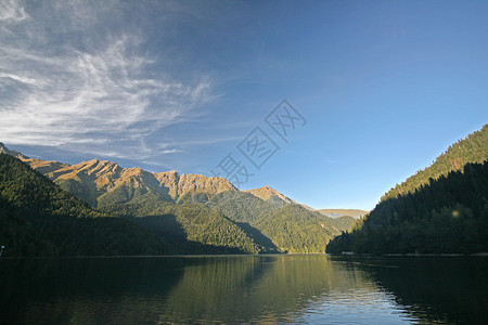 剪子弯山高山湖景背景