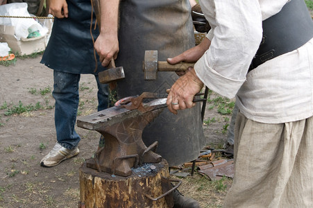 铁匠工作传统古代乐器图片
