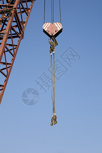 起重吊车的吊索和吊钩特写图片